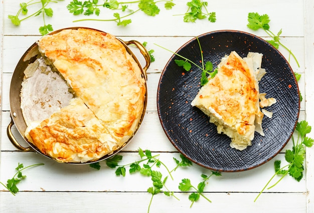 Torta di pasta filo con formaggio e ricotta