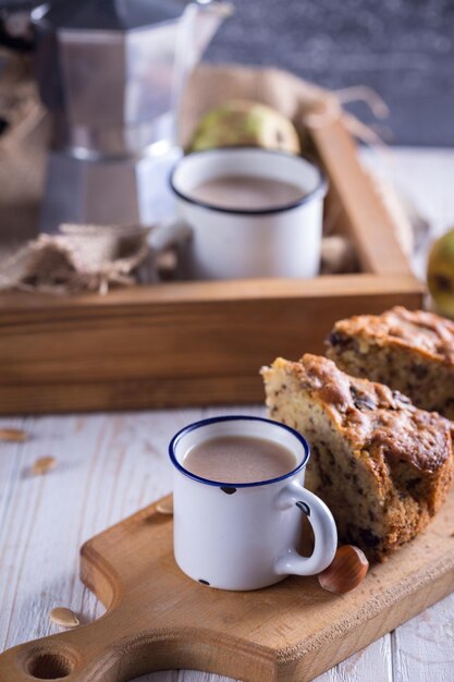 Torta di pere e tè