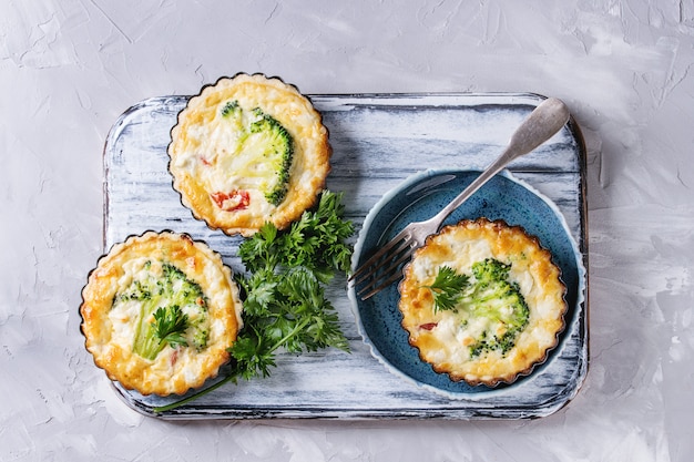 Torta di quiche al forno con verdure