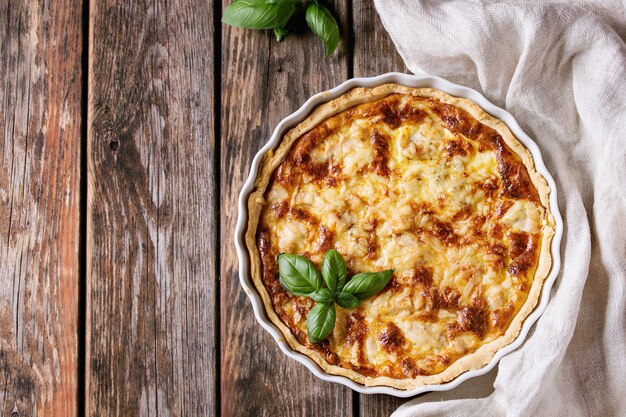 Torta di quiche al forno con verdure