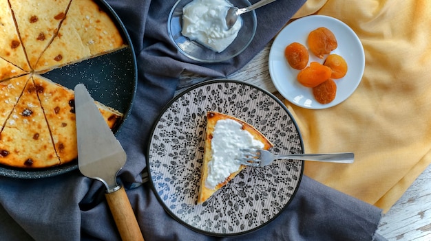 torta di ricotta sul tavolo della cucina