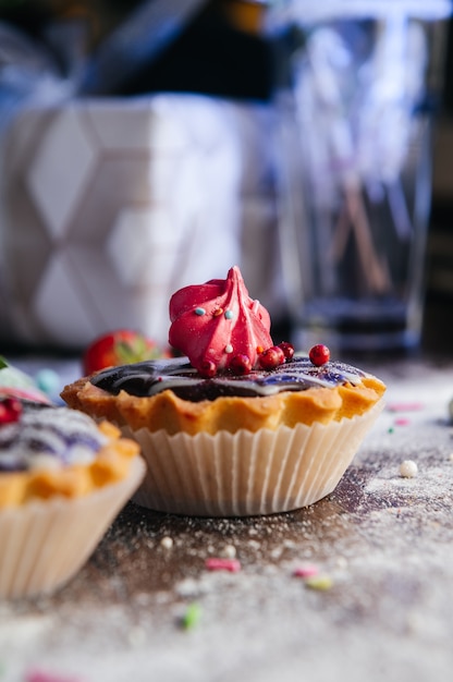 torta di tartellette con mousse e cioccolato