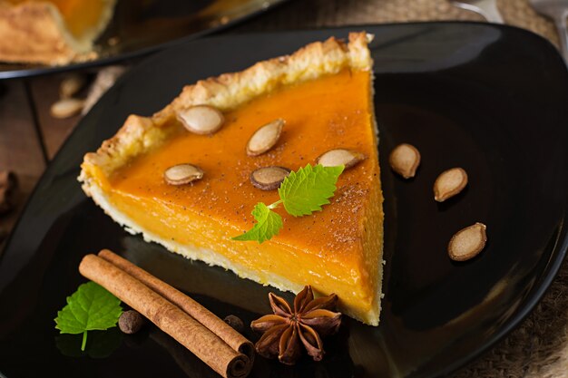 Torta di zucca americana con cannella e noce moscata