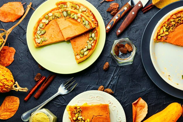 Torta di zucca autunnale fatta in casa, piatta