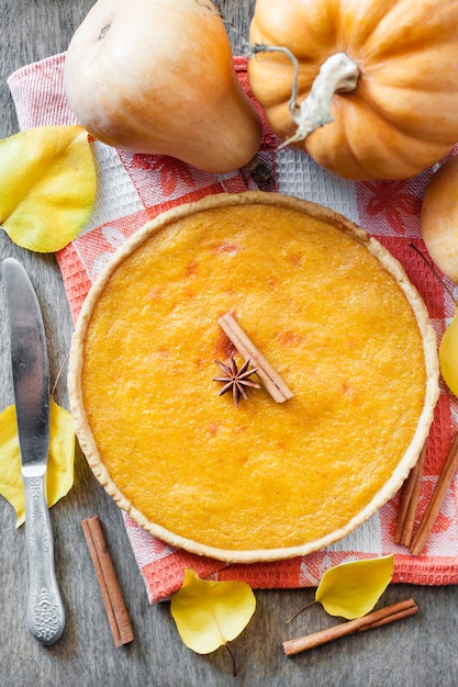 Torta di zucca piccante fatta in casa con cannella