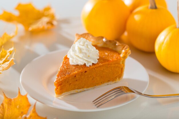 Torta di zucca sul piatto