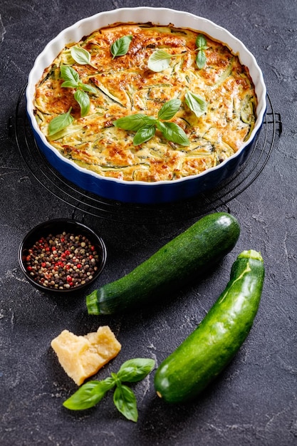 Torta di zucchine alla Scarpaccia in una teglia