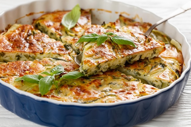 Torta di zucchine alla Scarpaccia in una teglia