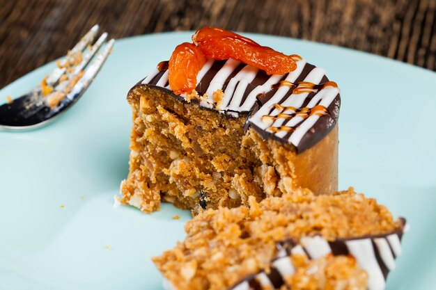 Torta dolce a base di latticini e noci, dolce a base di zucchero, latte condensato e arachidi