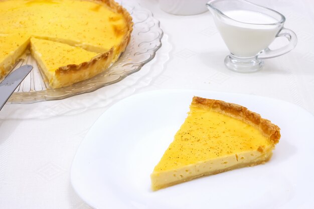 Torta dolce alla crema o torta al limone