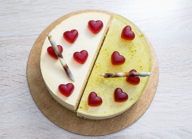 Torta dolce decorata con cuori