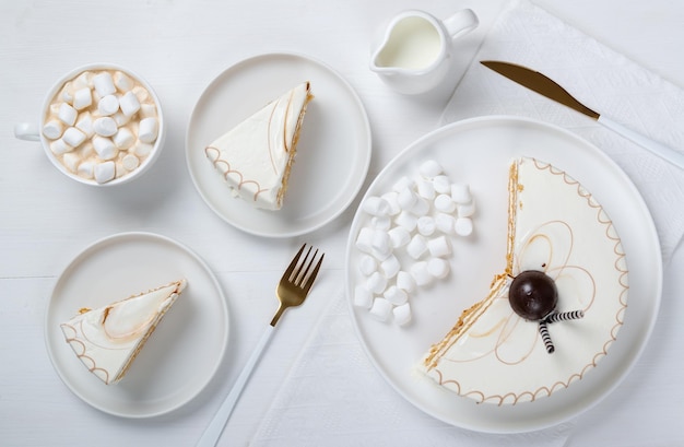 Torta e caffè Bevanda calda al cioccolato con marshmallow