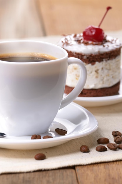 Torta e tazza di caffè