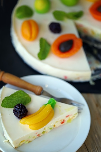 Torta estiva allo yogurt con frutta