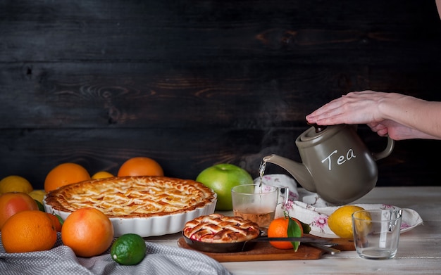 Torta farcita con marmellata e fettine di mandarino agli agrumi