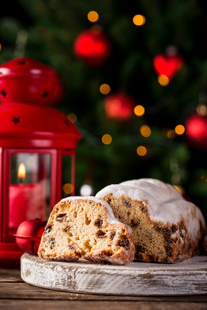 Torta natalizia stollen con frutta secca