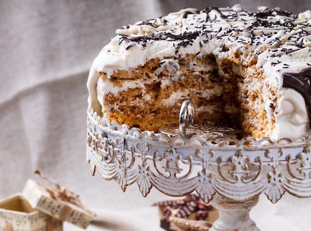 Torta nella glassa del cioccolato. Natale e torte del nuovo anno