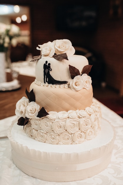 Torta nuziale al matrimonio degli sposi