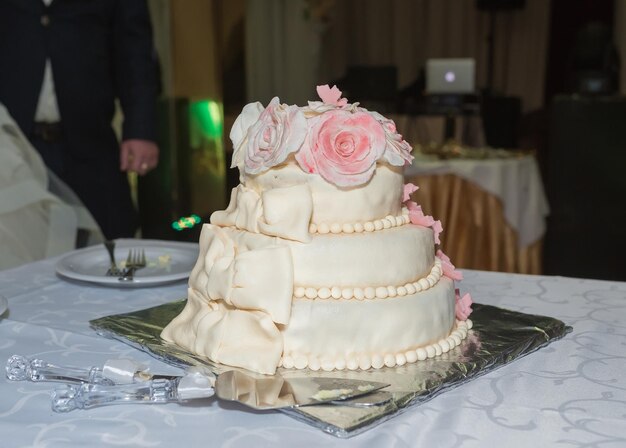 Torta nuziale tradizionale e decorativa