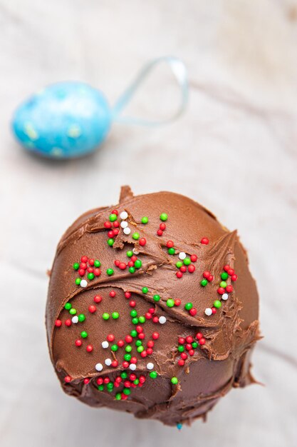 Torta pasquale glassa al cioccolato pasqua vacanza pasticceria kulich dessert fatto in casa celebrativo