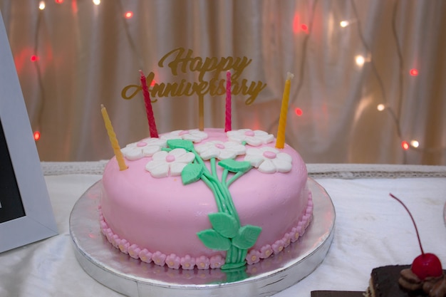 Torta rosa per il primo anniversario di matrimonio