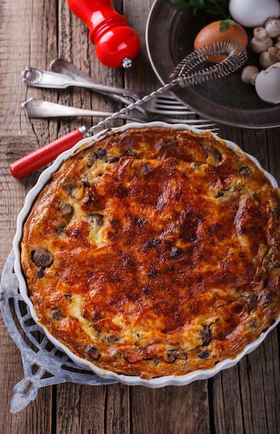 Torta salata con funghi