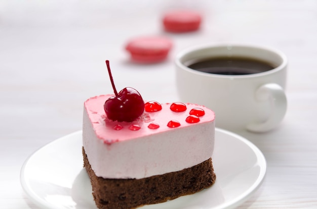 Torta soufflé con tazza di caffè