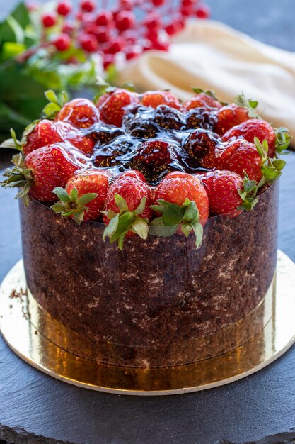 Torta speciale del giorno con frutta e cioccolato Torta di compleanno