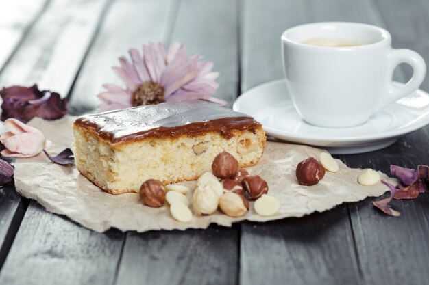 Torta su fondo in legno vecchio