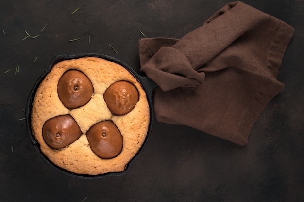 Torta su uno sfondo di Natale