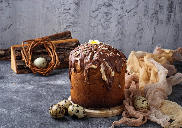 Torta tradizionale di Pasqua con guarnizione