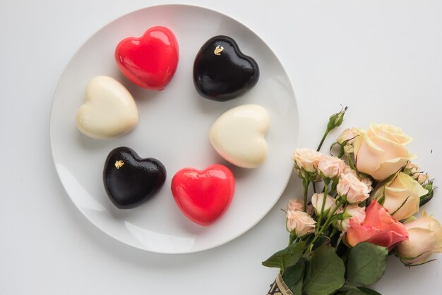 Torte a forma di cuore per San Valentino. Vista dall'alto. Disteso