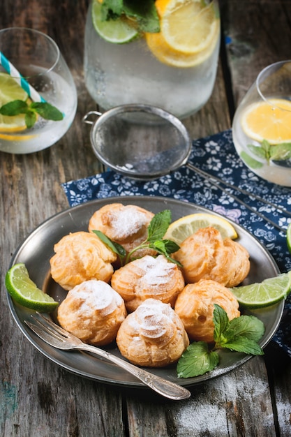 Torte profiteroles con limonata