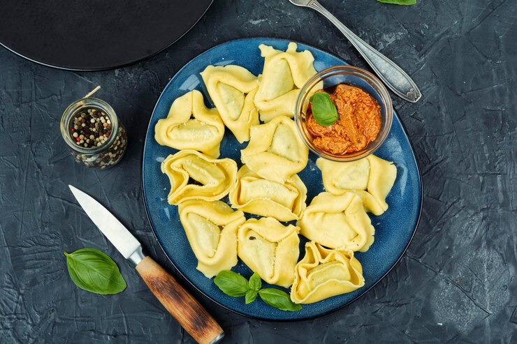 Foto tortelloni fatti in casa con ricotta e spinaci