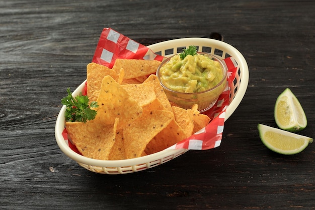 Tortilla Chips con Guacamole Avocade Lime Dipping Sauce