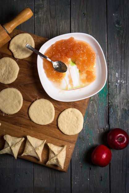 Tortini fatti in casa con marmellata di mele