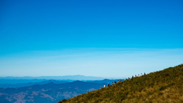 tour di gruppo al punto panoramico di Kiew Mae Pan a Doi Inthanon Chiangmai, Thailandia.