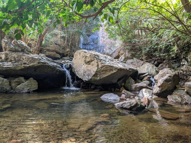 Touring cascate con acque cristalline nelle montagne di Panama