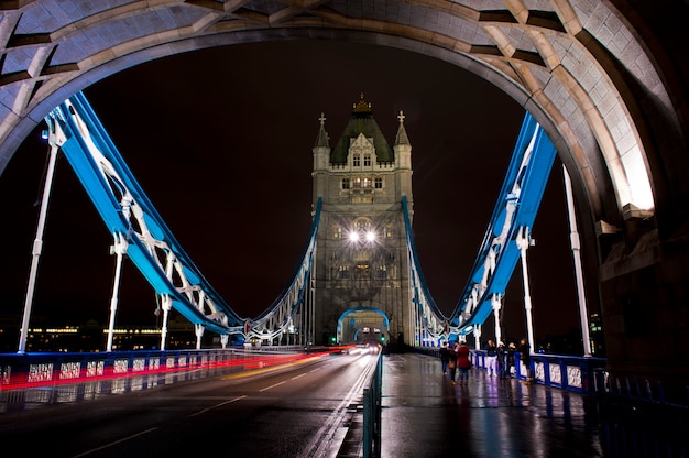 Tower Bridge di notte