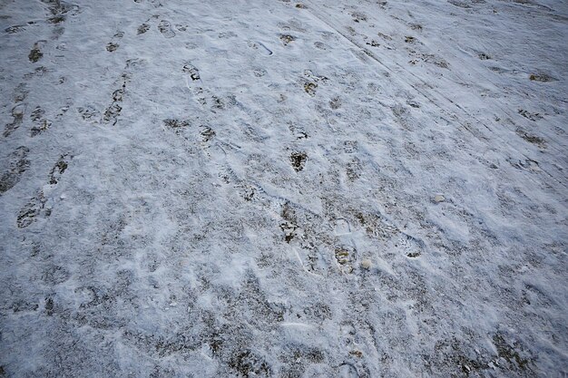 tracce asfalto neve, ghiaccio, tracce di persone da scarpe sulla neve, rimozione neve meteo