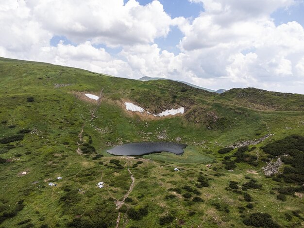 Traccia del turismo di monitoraggio della montagna del paesaggio di vista aerea