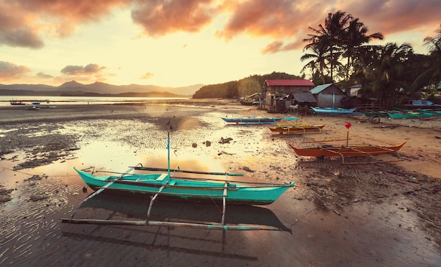 Tradizionale barca filippina in mare, isola di Palawan, Filippine