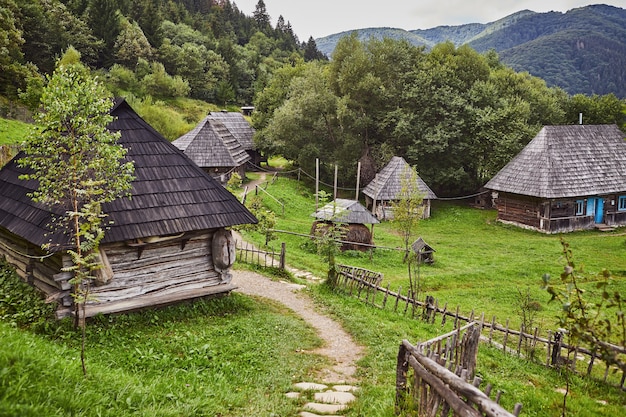 Tradizionale casa in legno dei Carpazi