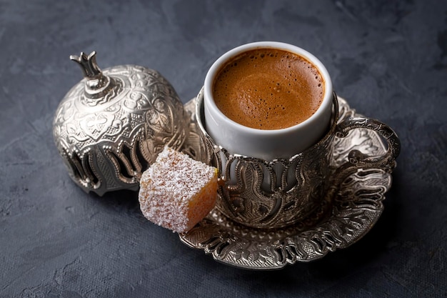 Tradizionale delizioso caffè turco e delizia turca