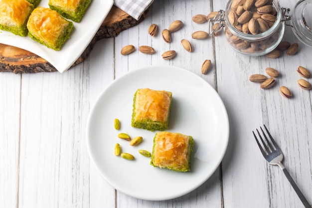 Tradizionale delizioso dessert turco; baklava al pistacchio (nome turco; kuru baklava)