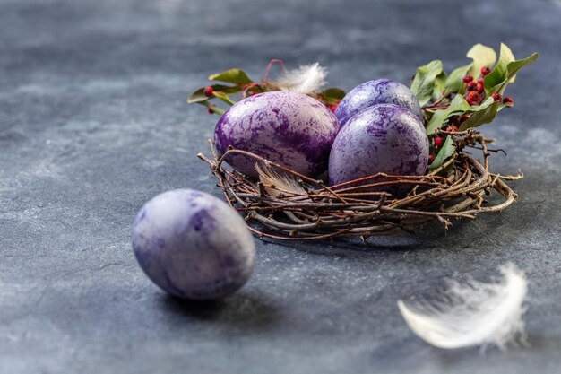 Tradizionali uova di Pasqua colorate