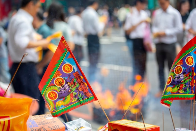 Tradizioni cinesi, usanze religiose, Zhongyuan Purdue, Festival dei fantasmi cinesi, credenti, banconote in fiamme