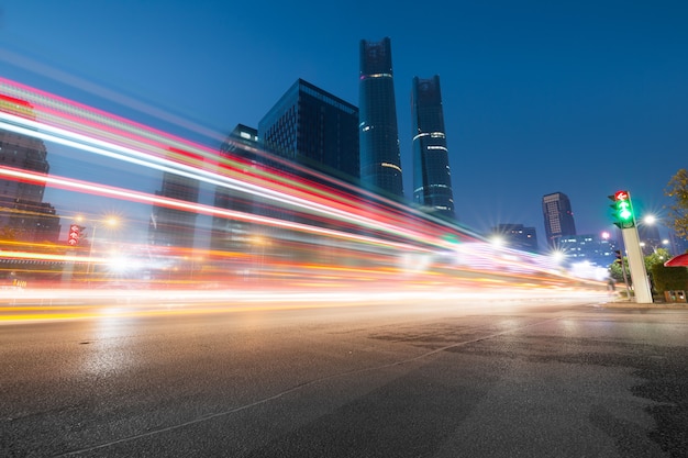 Traffico di notte a Hong Kong