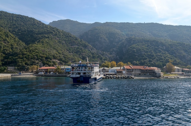 Traghetto dei pellegrini per il Monte Athos