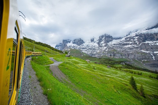 Tram Svizzera per passeggeri in campagna